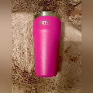 Yeti Rambler Tumblers 26oz. Straw Cup - Prickly Pear Pink